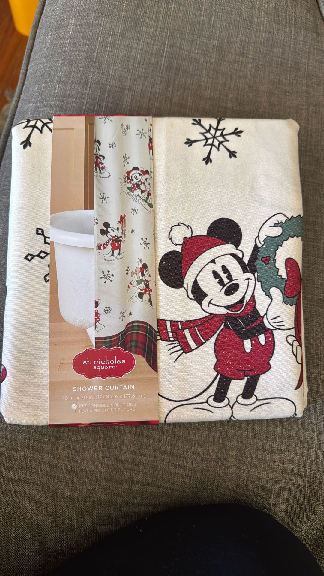 Mickey & Minnie Christmas Shower curtain