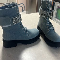 Gemstone Women’s Boots- Denim Size 6 1/2