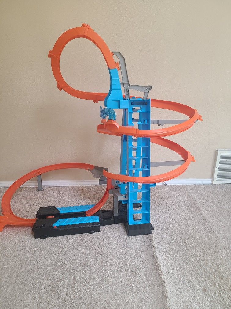 Hot Wheels Sky Crash Tower Track Set