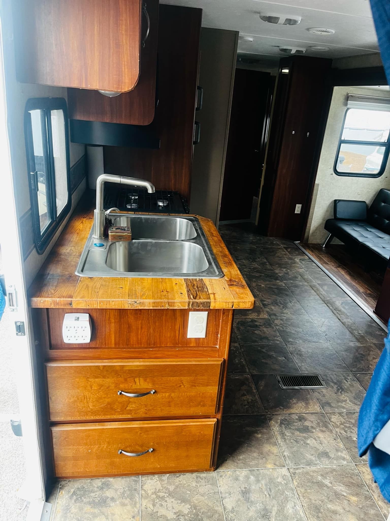 RV MERC 2014 38x10
