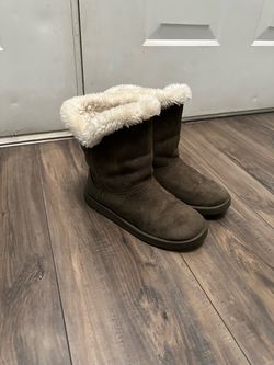 Brown Suede Winter Boots with Faux Fur Trim