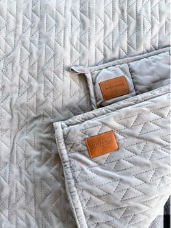 Pendleton Weighted Blanket / Gray Quilted Throw - Like New