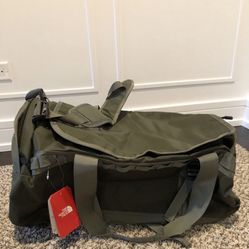 BRAND NEW NORTH FACE DUFFLE BAG