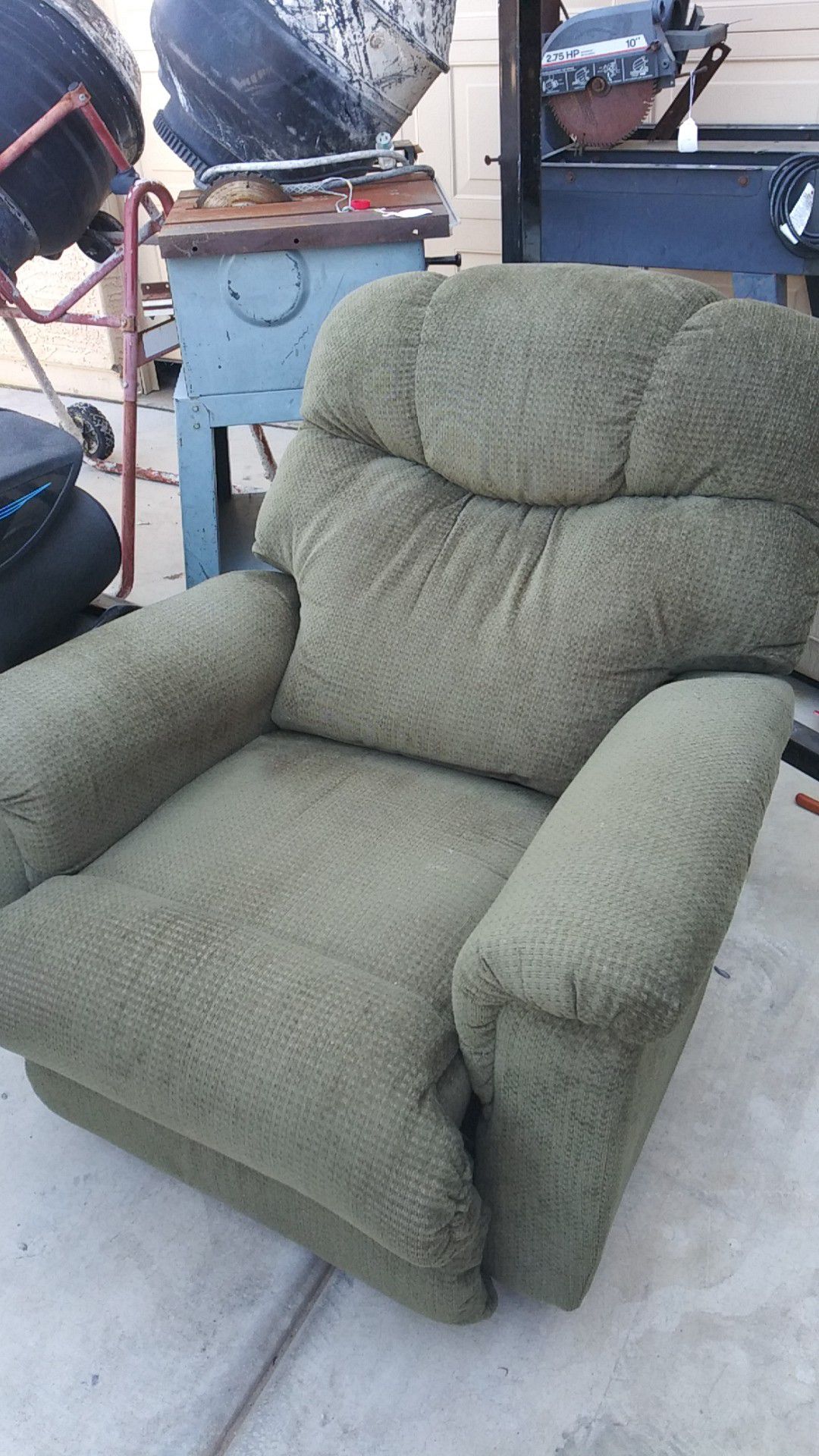 Recliner olive green excellent condition looks barely used and comfy !