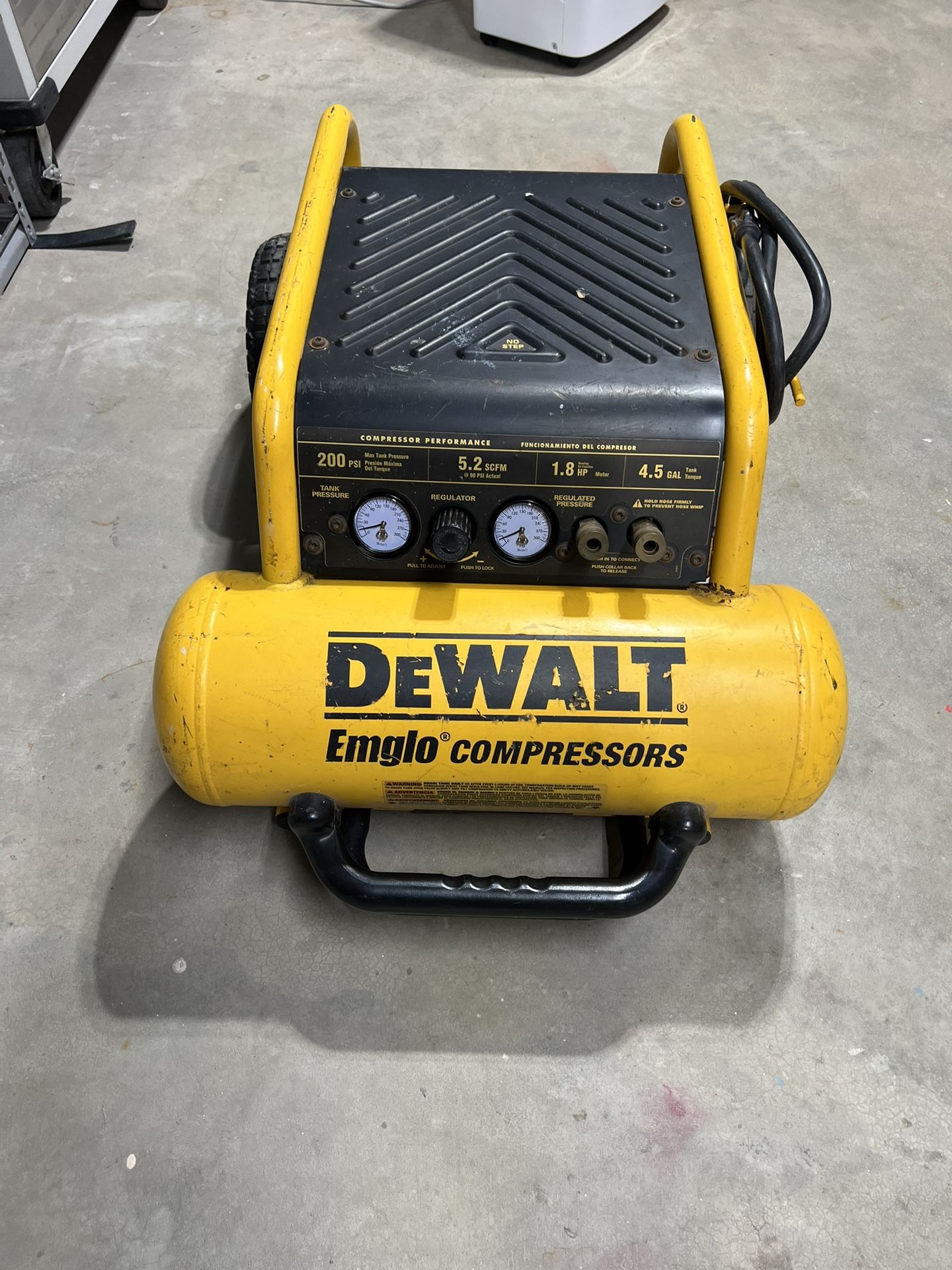 DEWALT Air compressor 