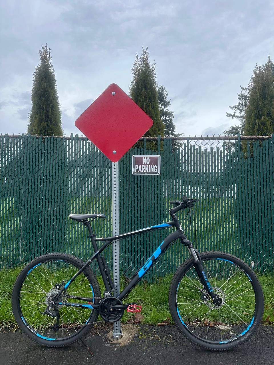 GT Aggressor Pro 27.5β Mountain Bike β XL Frame - Aluminium Bicycle