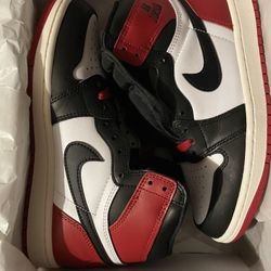New Jordan 1 Retro High OG Black Toe 