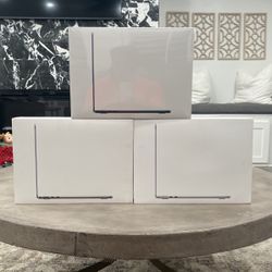 13.6” Apple MacBook Air M2 Chip 8gb 256gb Latest Model 