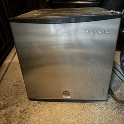 EdgeStar Mini Fridge