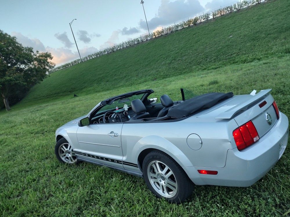 FORD MUSTANG CONVERTIBLE 2005AC$3500