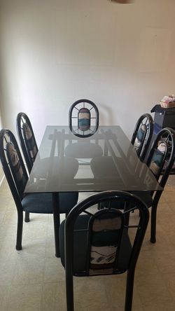 Dinning room table and chair set