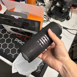 new JBL Speaker Flip 7 black