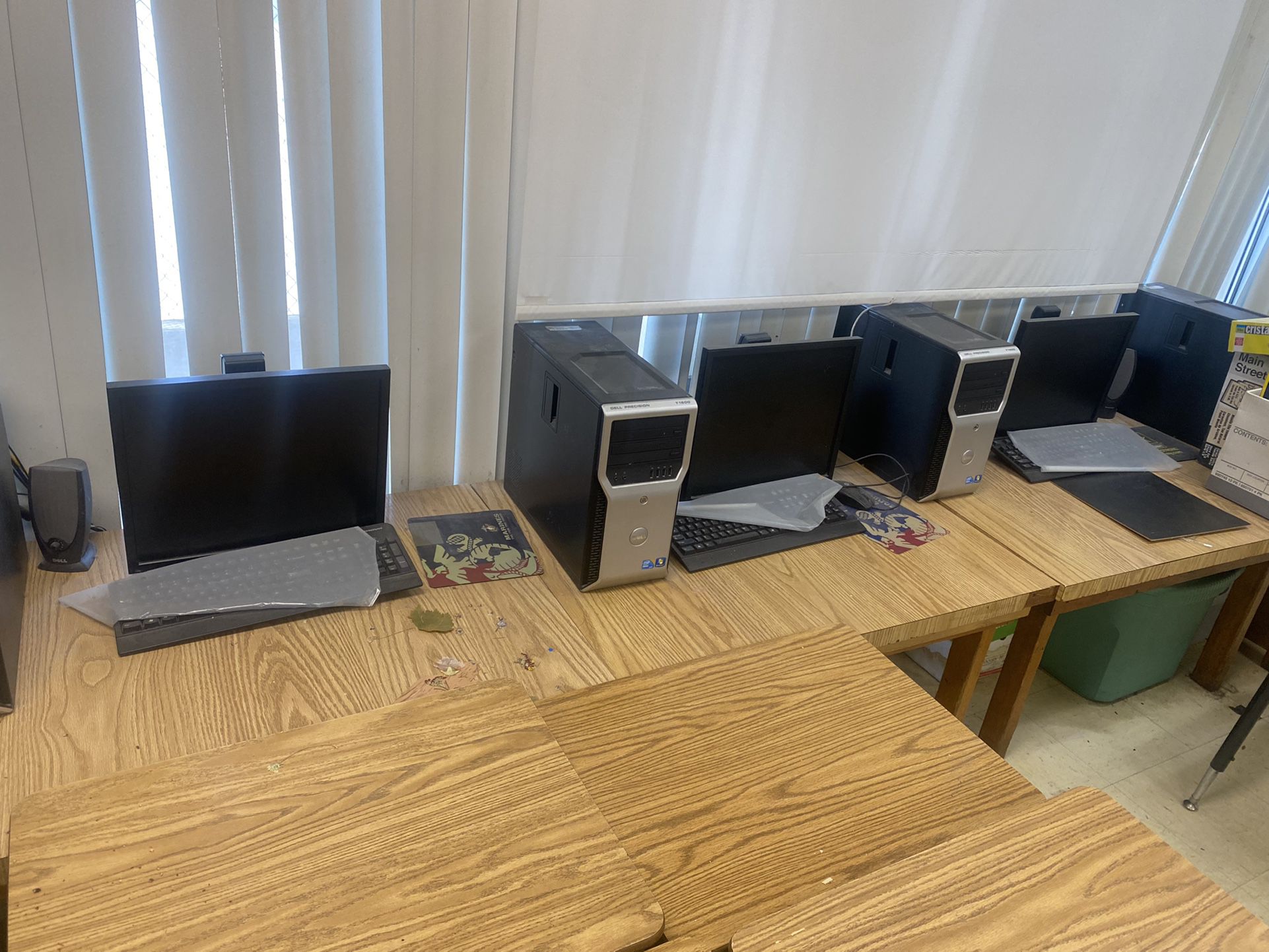 5 Computers And Monitors! 