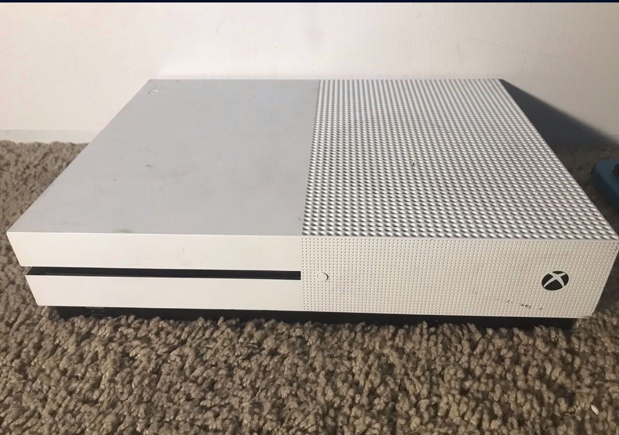 Xbox One S (used) **Accessories In Description**