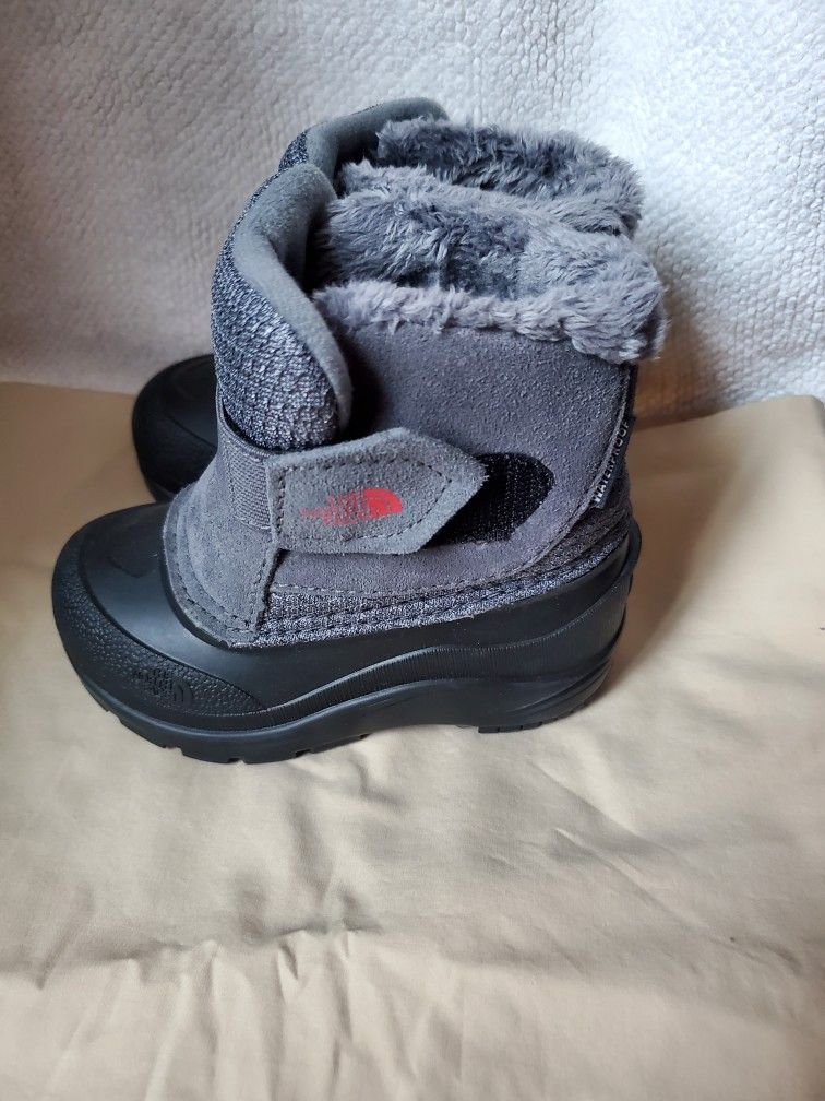 The North Face Kids Snow Boots , Waterproof. Size 8. New.