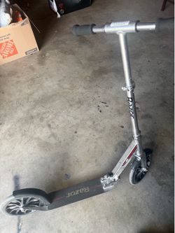 Razor scooter