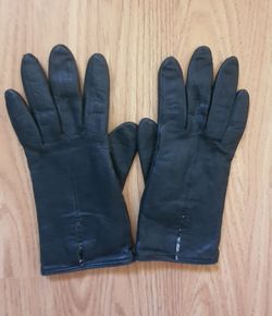 Women's Nina Ricci 100% Genuine Leather Gloves (Small) - Great Condition