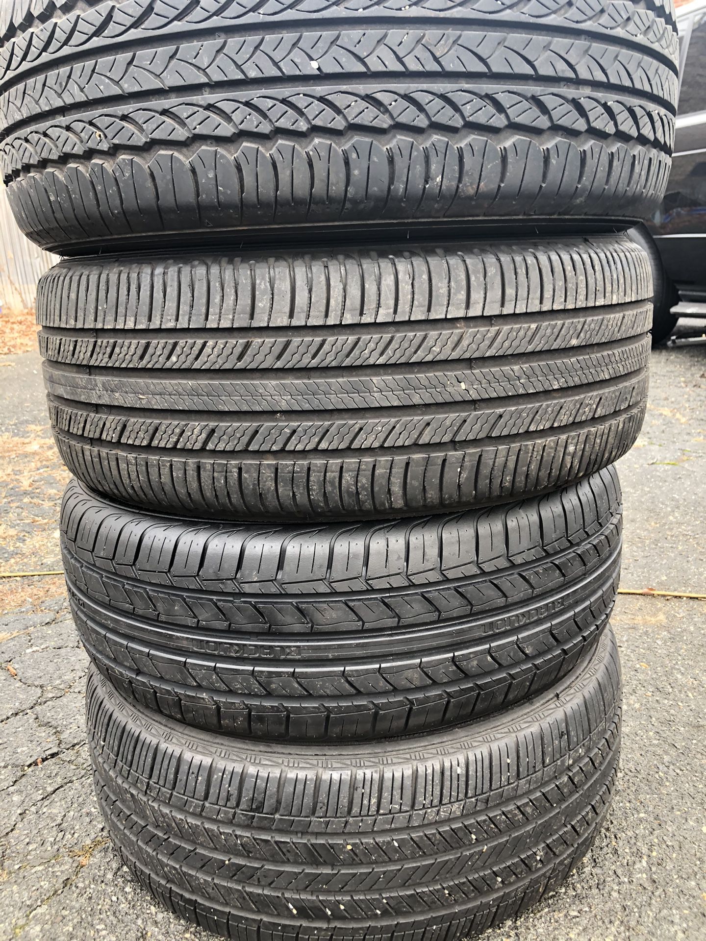 Set 4 usted tire 215/55R17 Goodyear MICHELIN KUMHO BLACKLION set 4 usted tire $130