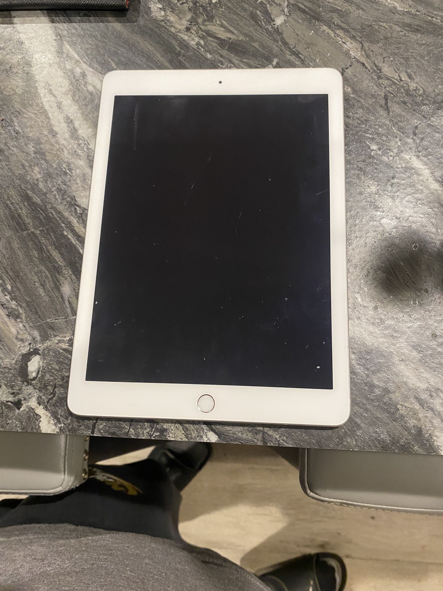I Pad 5th Gen $40 OBO