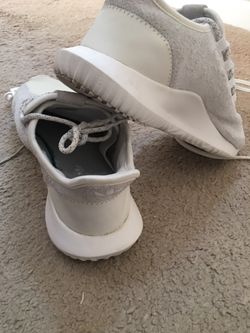 ADIDAS MALE WHITE..SIZE 9.5