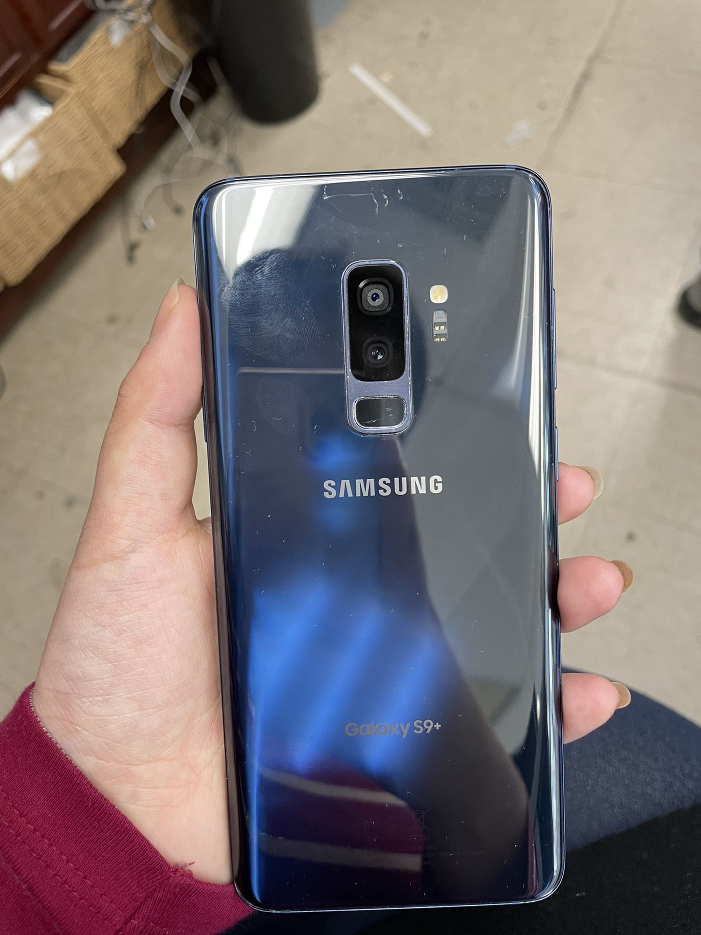 Samsung Galaxy S9 Plus | Unlocked | Comes with store warranty| Free Cable & Charger | Unlocked | Comes with store warranty| Free Cable & Cha