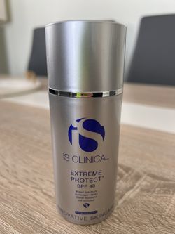 Is Clinical Extreme Protect SPF 40 Beige