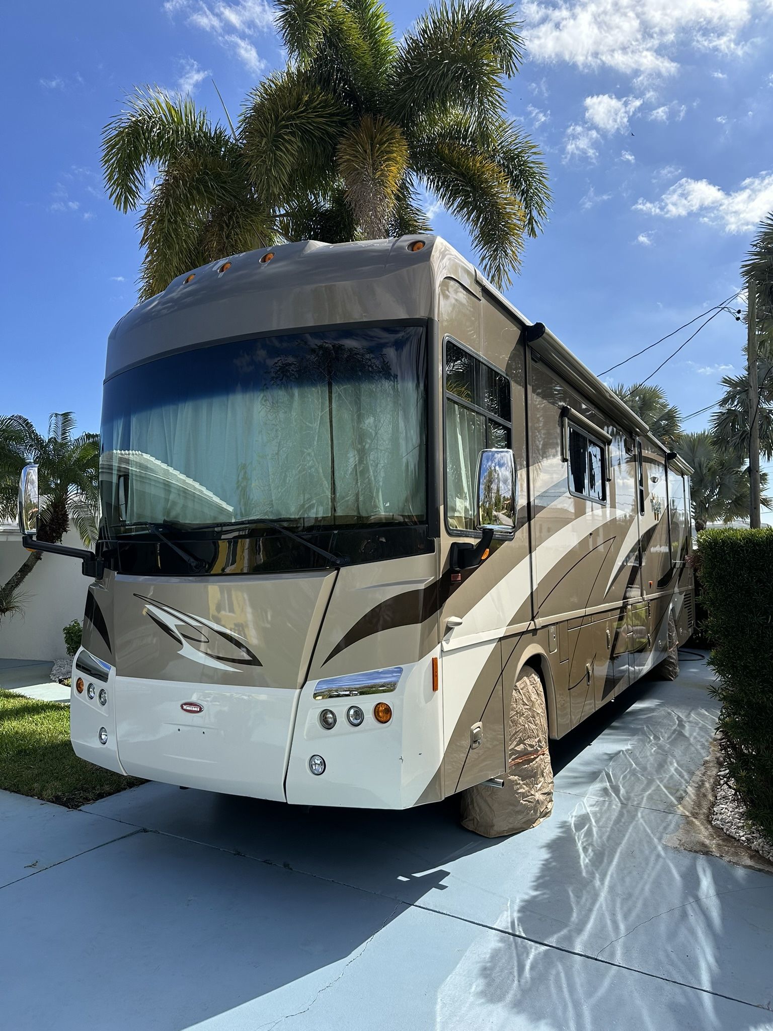 2009 Winnebago Tour 40FD