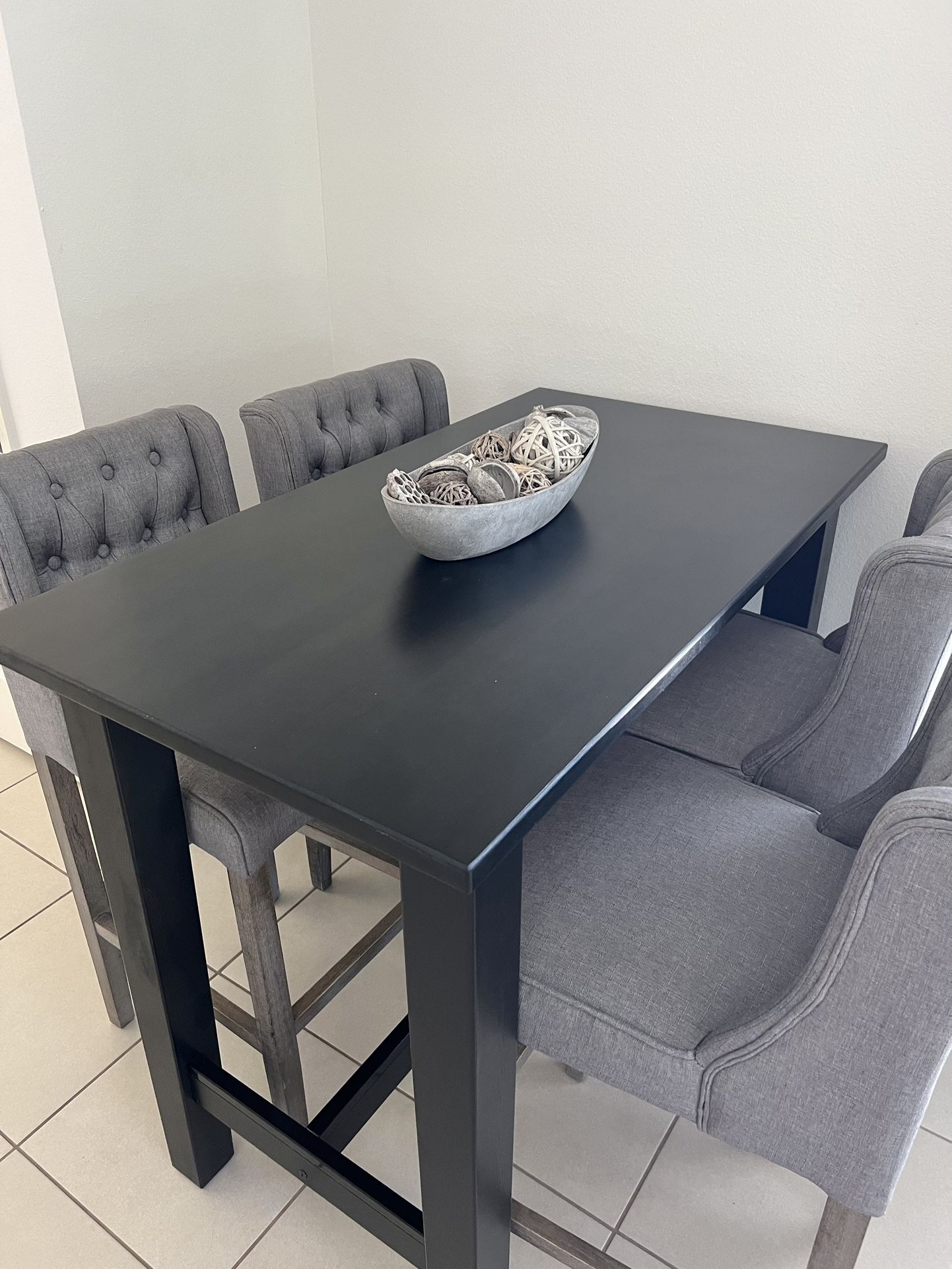 Bar Kitchen Table With 4 Bar Stools