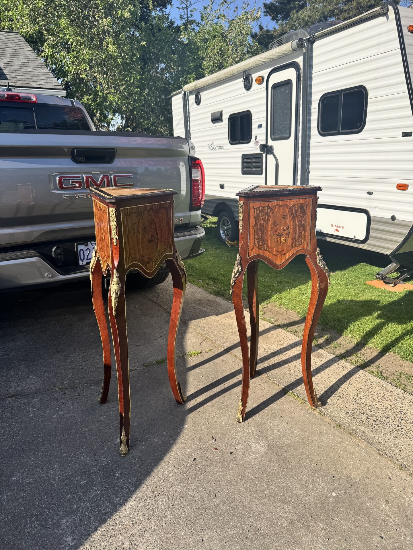 TRIANGULAR LOUIS XV STYLE PEDESTAL TABLES