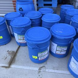 10 Gallon Plastic  Small Barrels 