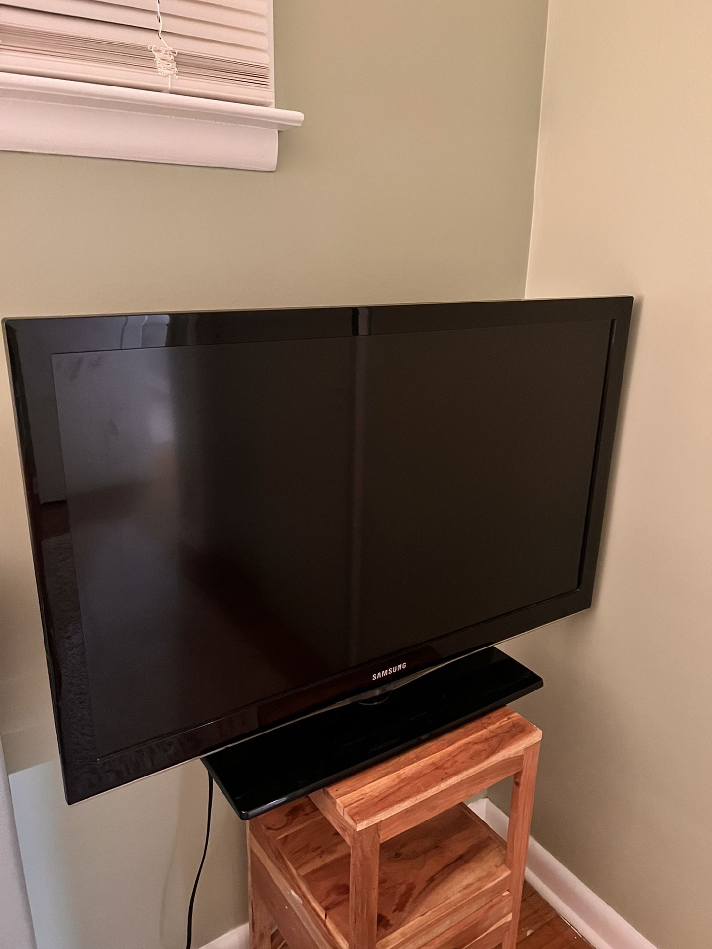 Samsung 45 inch flatscreen TV