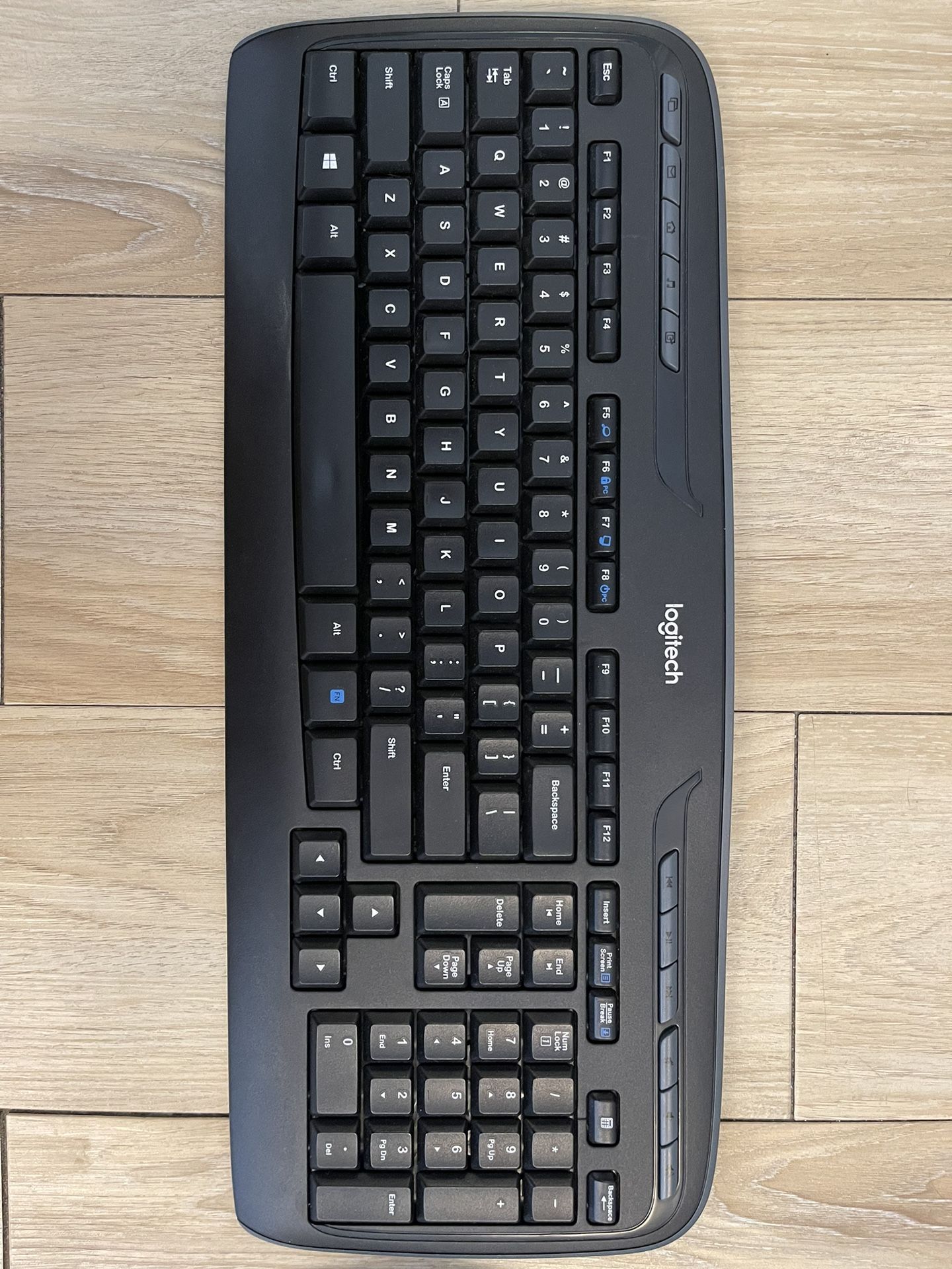 Logitech®MK320 Wireless Straight Full-Size Keyboard & Mouse (Black set)