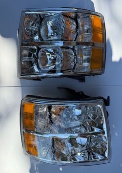 07-13 Chevy Silverado 1500 & HD Model Headlights; Chrome Housing With Amber Corners