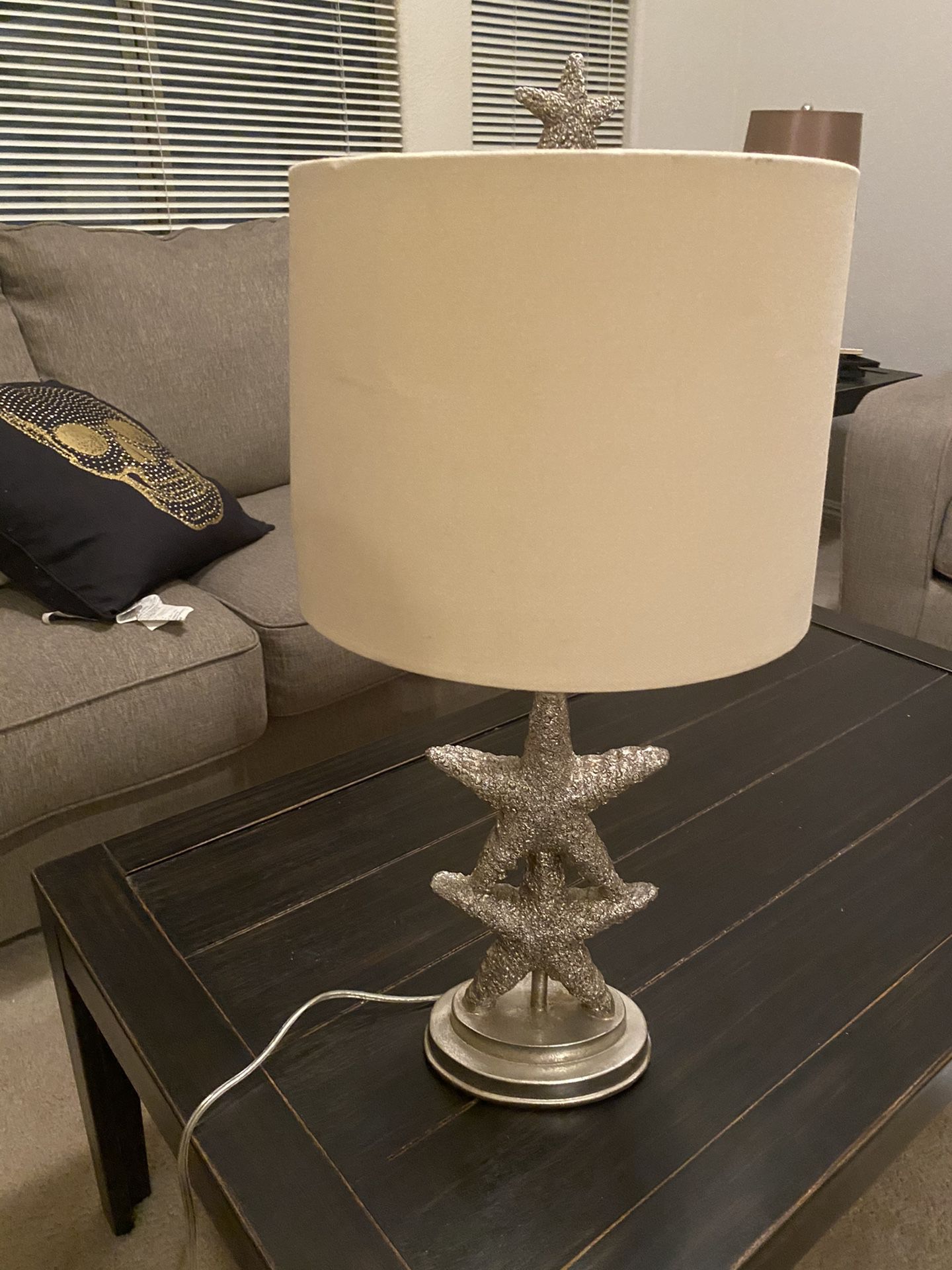 Antique metallic starfish lamp
