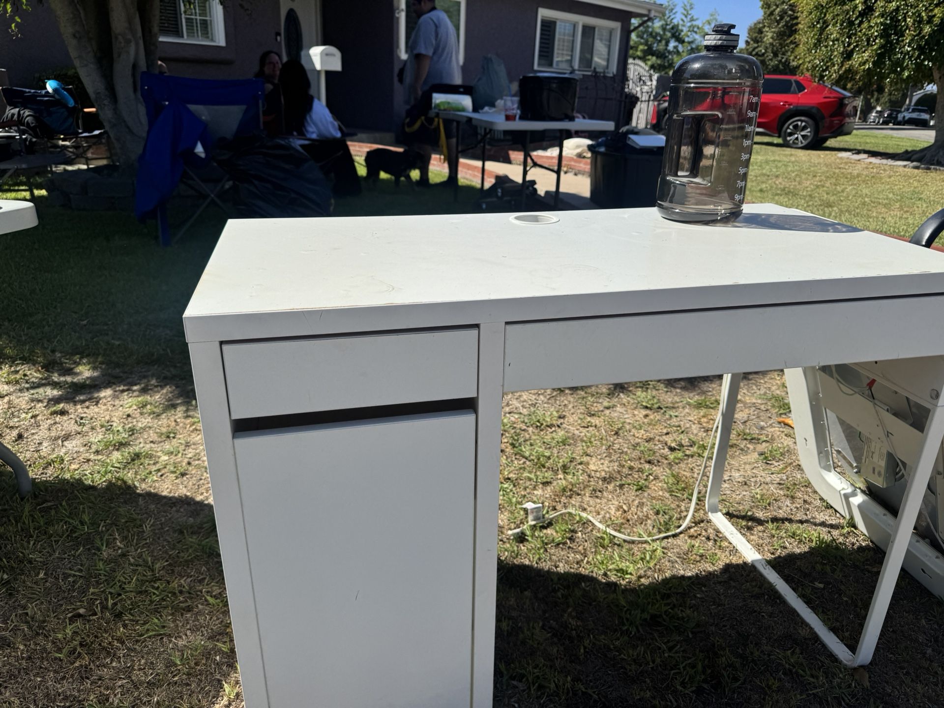 Vanity Mirror And Table