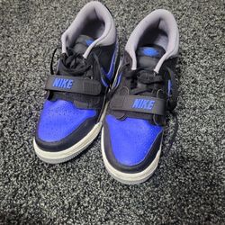 Shoes Size 7Y