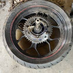 Yamaha R3 Rim & Swingarm 