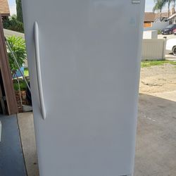 Congelador frigida blanco