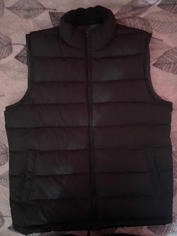 Black GAP Puffer Vest SIZE-M  *BRAND NEW WITH NO TAGS*