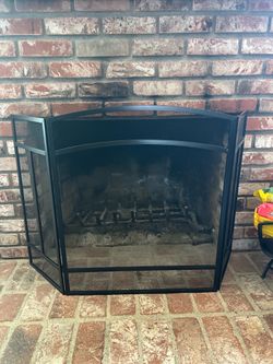Fireplace screen self standing