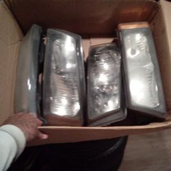 03-06 Avalanche Or Silverado Headlights