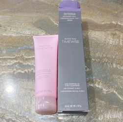 Mary Kay Cleanser 4 in 1 Combination to Oily Skin New in box / Full size 4.5 OZ.