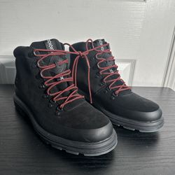 UGG hiking boots Size 8.5 NWOT