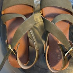 Sandals 6.5. Olive Green. 
