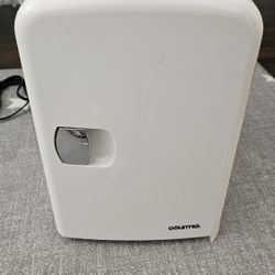 Gourmia Mini Fridge Cooler and Warmer