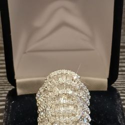 Gorgeous Ladies Diamond Ring 