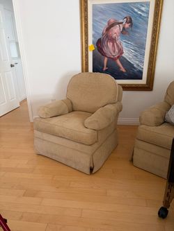 Ethan Allen Couch and swivel chair set