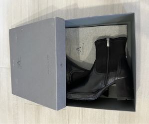 Aquatalia Idalia Black Leather Boots size 5