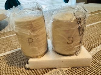 Ceramic Salt and Pepper Shaker Set. Brand new!