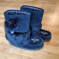 Manitobah Mukluks Kids Boots, 2 pairs